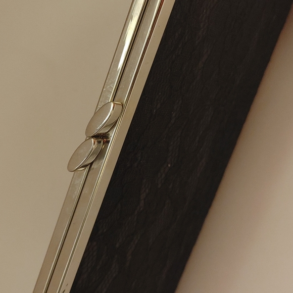 Lace front clutch with strap - Picture 6 of 6